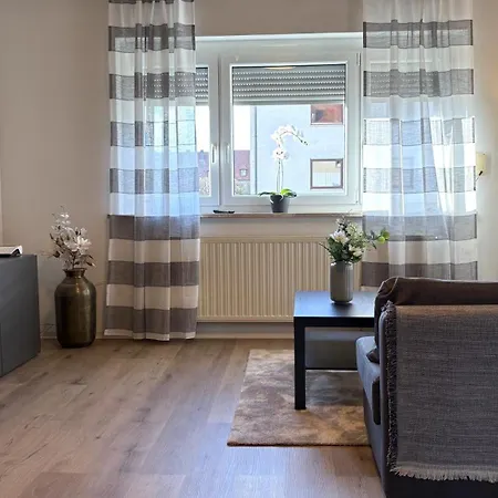 Helle Gemuetliche 3-zi-whg Mit Terrasse Und Gartenzugang * Кульмбах