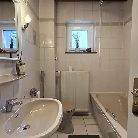 Helle Gemuetliche 3-zi-whg Mit Terrasse Und Gartenzugang *